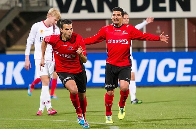 巨额支票背 巨额支票背