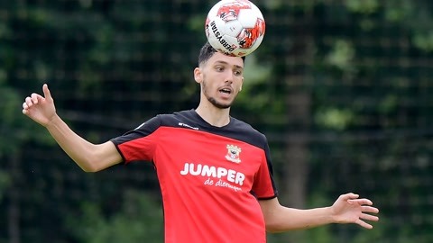 一位队友发 一位队友发