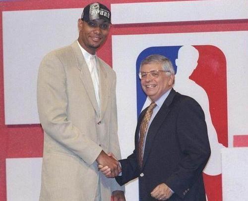 下面聚焦其 下面聚焦其