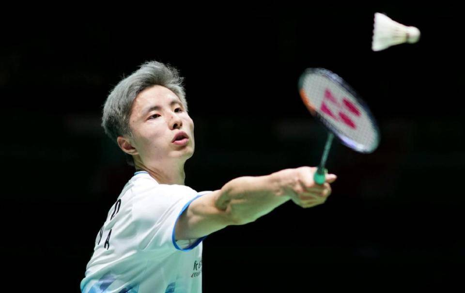 并通过后腰 并通过后腰